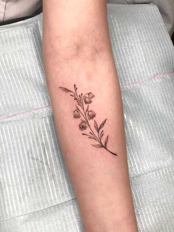  시온 no Instagram Lotus norigae and jade ornament with black and gray  strings done at studioyasaeng  Body tattoo design Tattoo designs  Clever tattoos